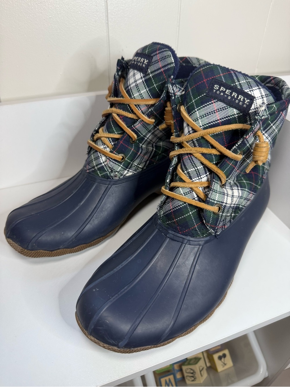 Sperry Woman’s 8.5 Navy Blue Plaid Duck Boots Rain Boots preppy, dark, academia